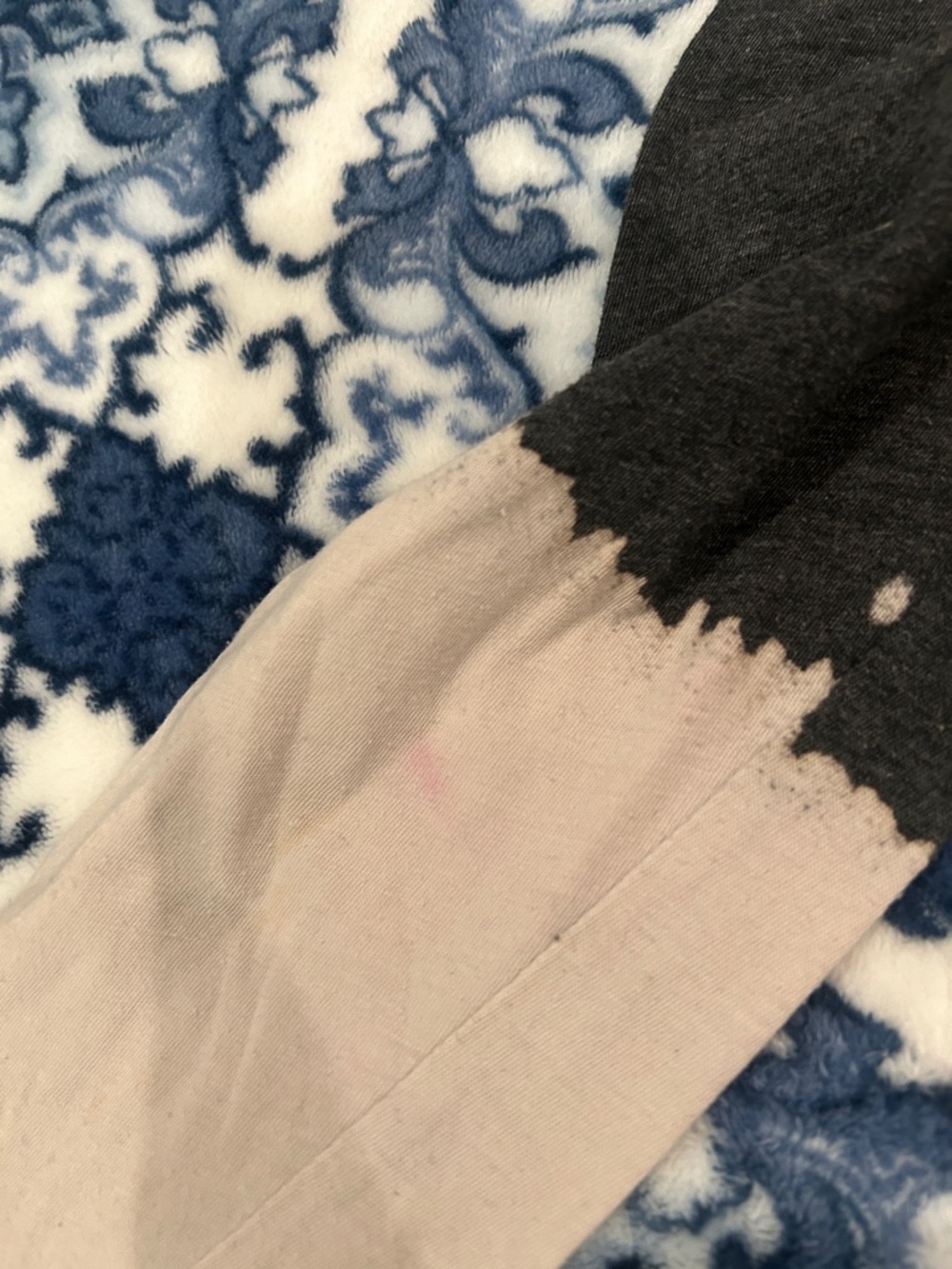 No Boundaries Black & Light Pink Daisy Graphic Pullover - Picture 2 of 4